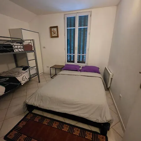Pr2 - 2 Bedrooms And A Fully Equipped Kitchen *