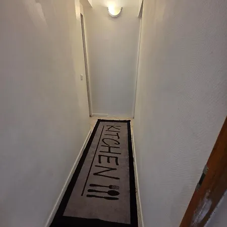 Pr2 - 2 Bedrooms And A Fully Equipped Kitchen *