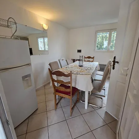 Pr2 - 2 Bedrooms And A Fully Equipped Kitchen *