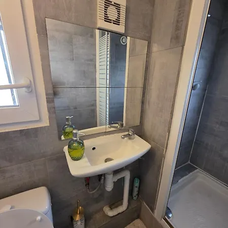 Pr2 - 2 Bedrooms And A Fully Equipped Kitchen *